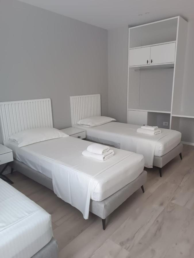 Hotel Dukes Albania Radhimë Exteriér fotografie
