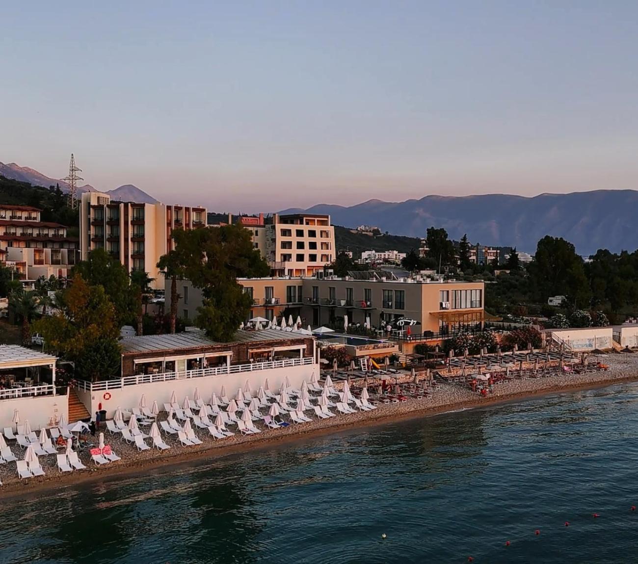 Hotel Dukes Albania Radhimë Exteriér fotografie