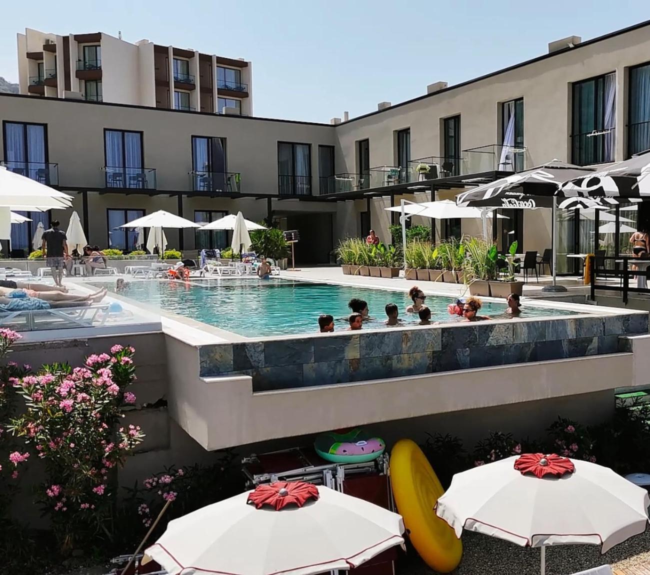 Hotel Dukes Albania Radhimë Exteriér fotografie