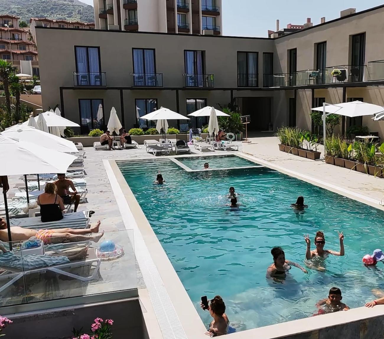 Hotel Dukes Albania Radhimë Exteriér fotografie